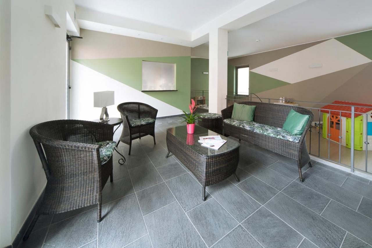 Hotel Residence Laigueglia Free Parking Bagian luar foto