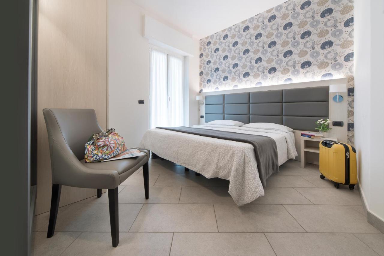 Hotel Residence Laigueglia Free Parking Bagian luar foto