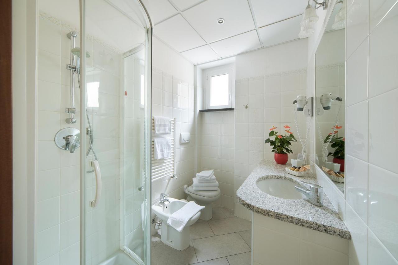 Hotel Residence Laigueglia Free Parking Bagian luar foto
