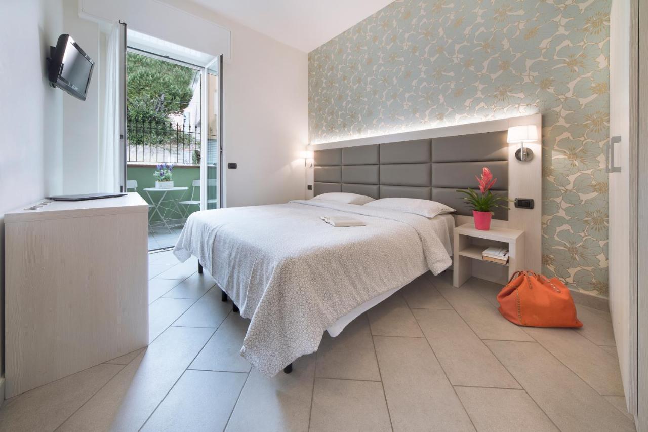 Hotel Residence Laigueglia Free Parking Bagian luar foto