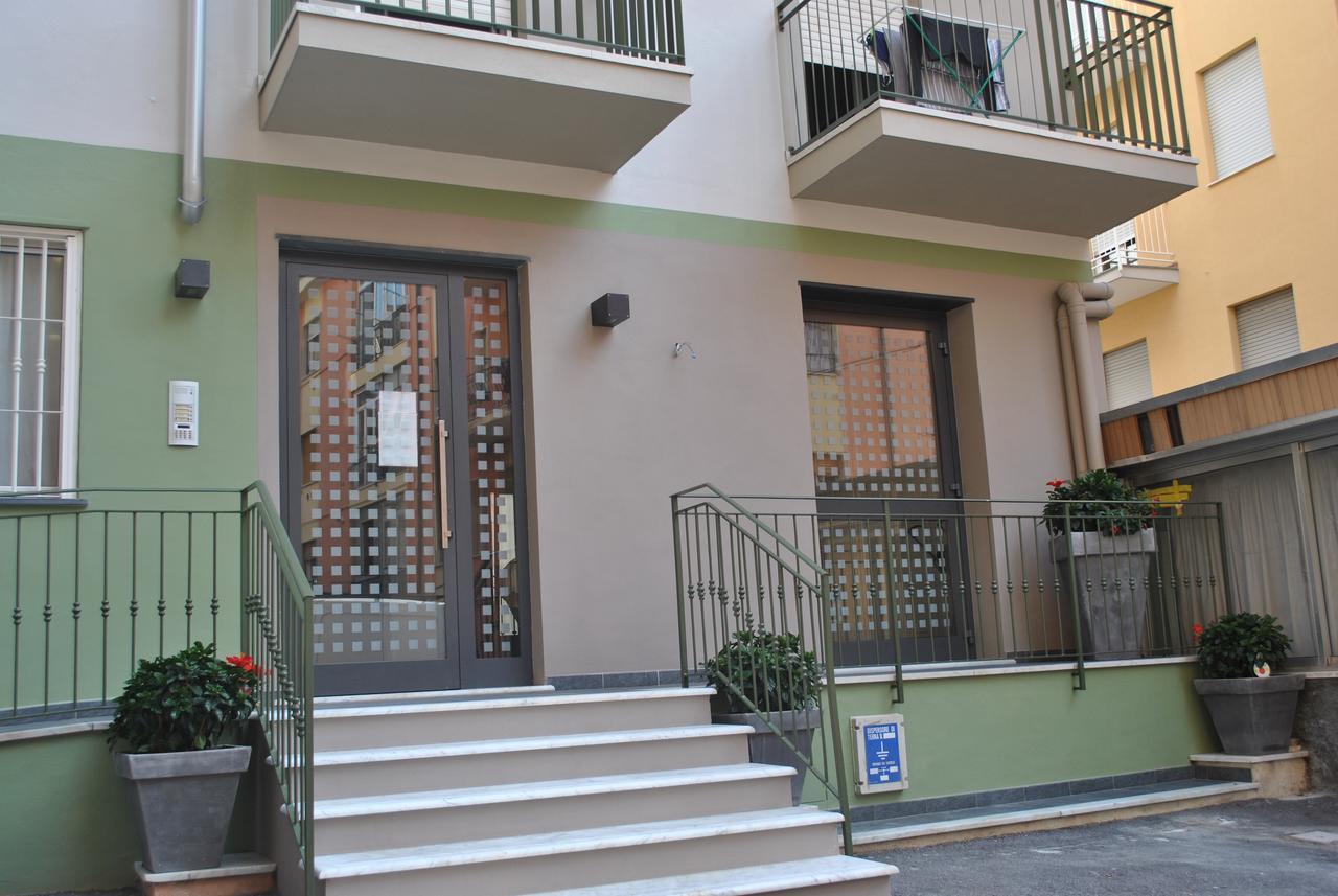 Hotel Residence Laigueglia Free Parking Bagian luar foto